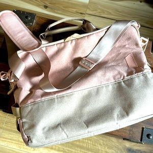 Pink laptop carry bag with pockets